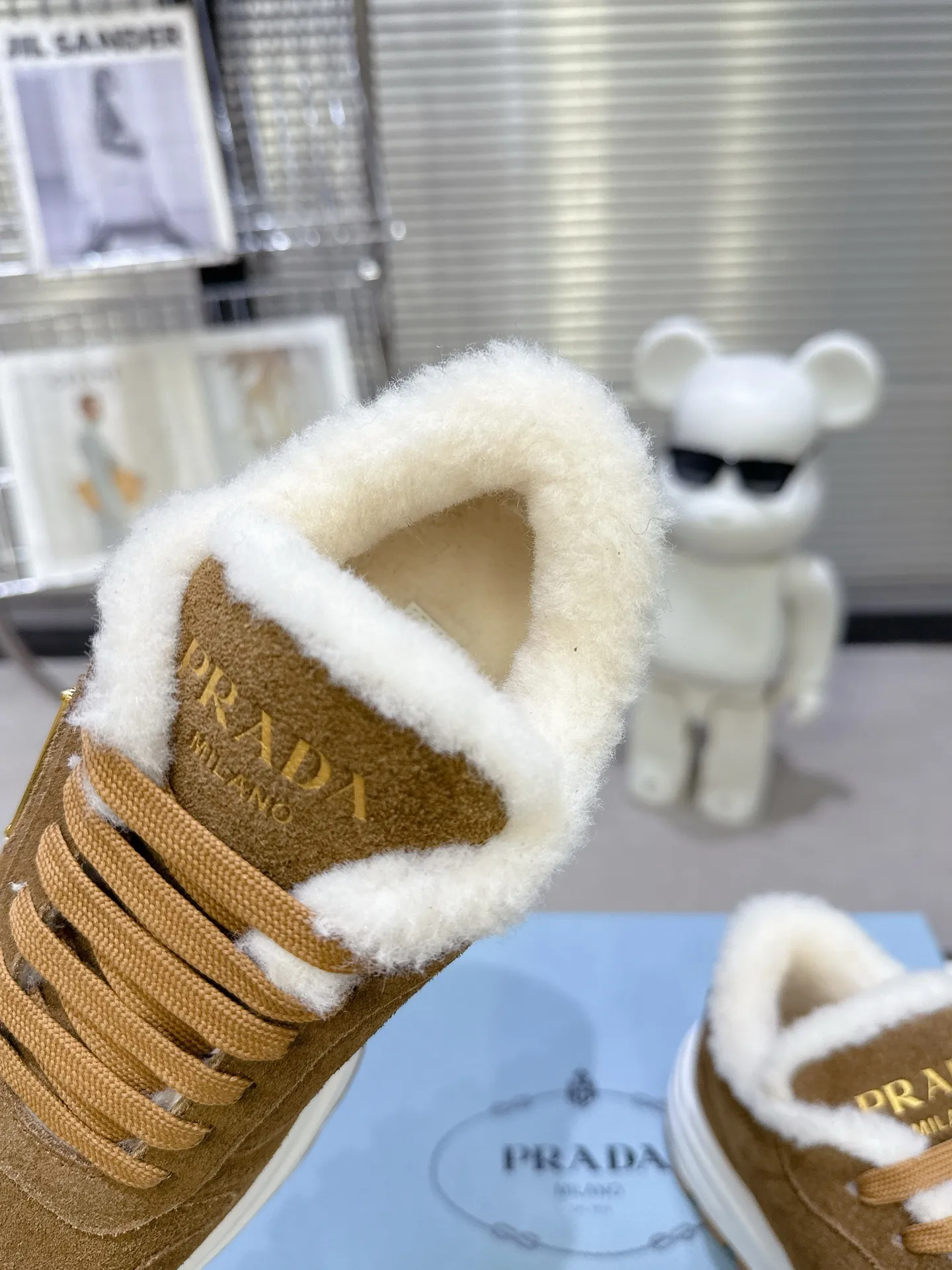 👟👟Ex-factory price 600👟👟 PRADA ²⁰²5 𝐬𝐬Prada’s new product comes with strength! ❣️Many Internet celebrities have the same style, fashionable and versatile nice items, original shoes are developed and purchased from Italian counters, and are reproduced 1:1 according to the original taste. This year’s theme is not to be defined, embodying texture through simplicity💛From thick-soled sneakers to zigzag short boots to 2025 flat shoes, everything reveals a sure-fire momentum... It combines gentleness and handsomeness, the finishing touch for women❤️ Wear-resistant and ultra-light two-color outsole. ⚛Size: Women's 35-40 ⚛Size: Men's 39-45 Original packaging accessories. ⚛